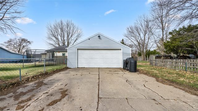 211 Brush Avenue, Urbana, IA 52345