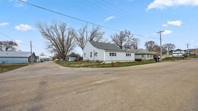 211 Brush Avenue, Urbana, IA 52345