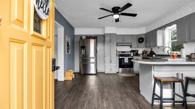 211 Brush Avenue, Urbana, IA 52345