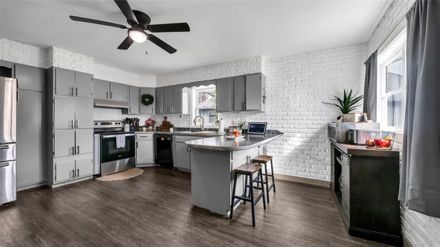 211 Brush Avenue, Urbana, IA 52345