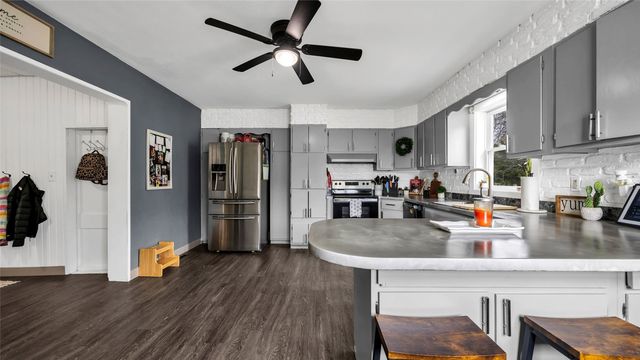 211 Brush Avenue, Urbana, IA 52345