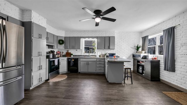 211 Brush Avenue, Urbana, IA 52345