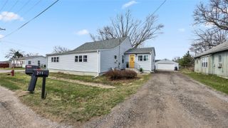 211 Brush Avenue, Urbana, IA 52345