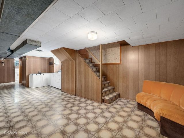5403 S Lotus Avenue, Chicago, IL 60638