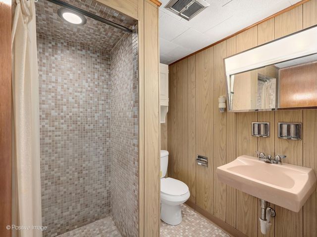 5403 S Lotus Avenue, Chicago, IL 60638