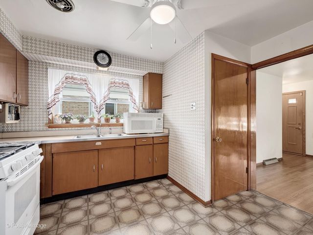5403 S Lotus Avenue, Chicago, IL 60638