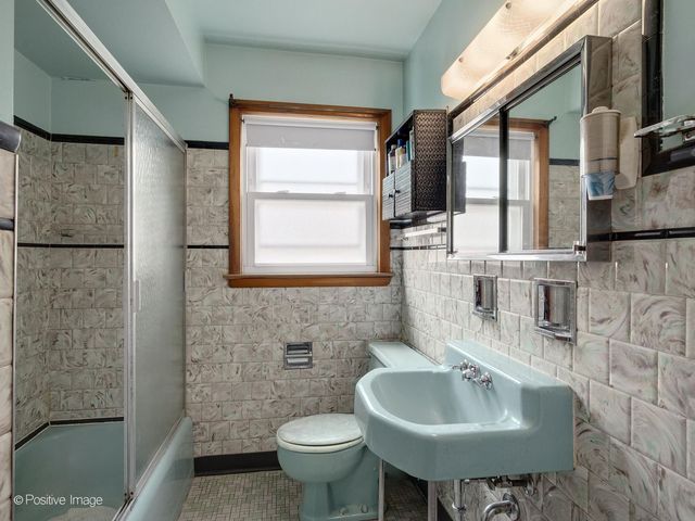 5403 S Lotus Avenue, Chicago, IL 60638