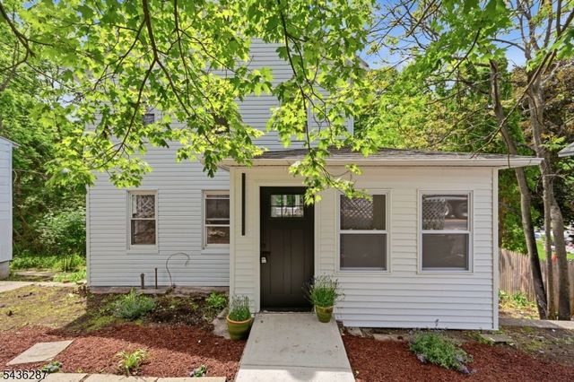 222 Main St, Newton Town, NJ 07860