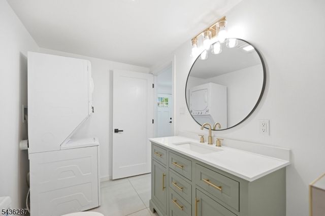 222 Main St, Newton Town, NJ 07860