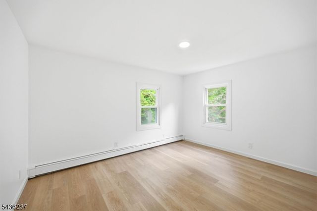 222 Main St, Newton Town, NJ 07860