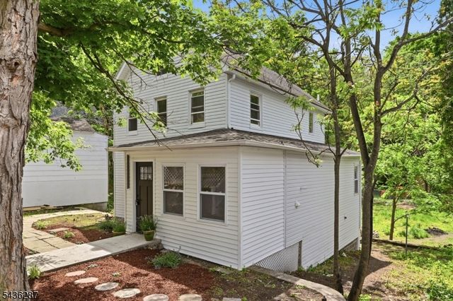 222 Main St, Newton Town, NJ 07860