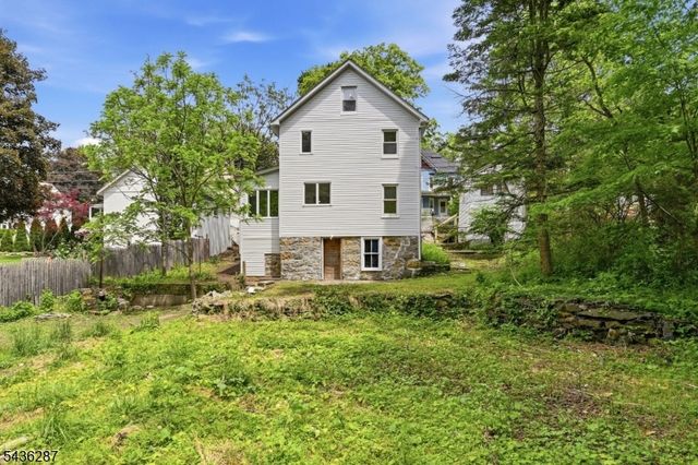 222 Main St, Newton Town, NJ 07860