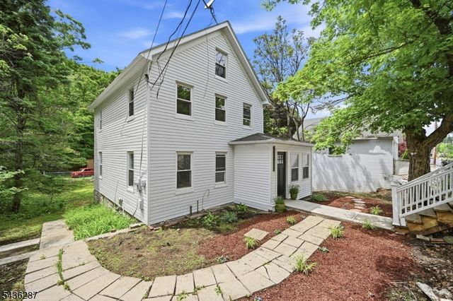 222 Main St, Newton Town, NJ 07860