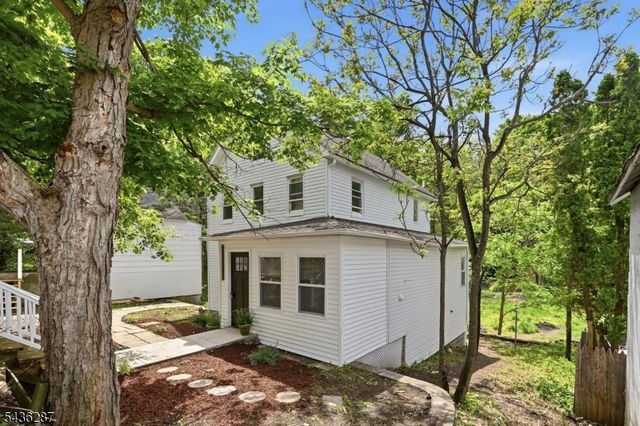 222 Main St, Newton Town, NJ 07860