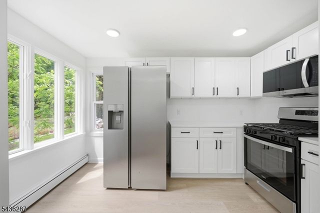 222 Main St, Newton Town, NJ 07860