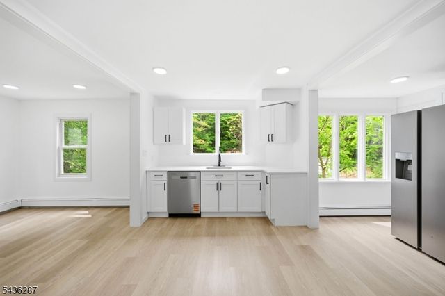 222 Main St, Newton Town, NJ 07860