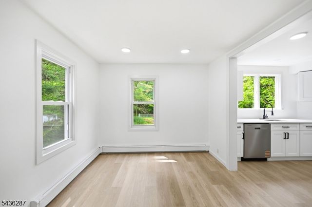 222 Main St, Newton Town, NJ 07860