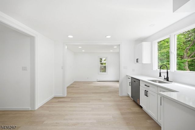 222 Main St, Newton Town, NJ 07860