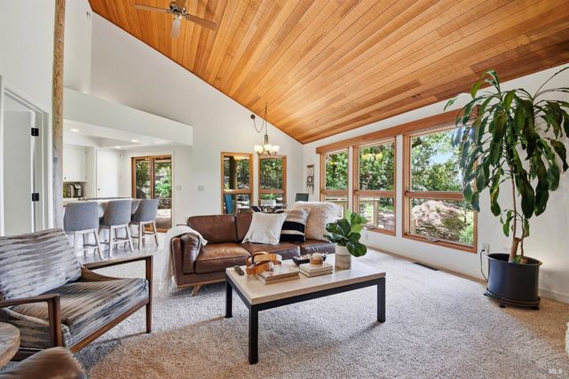 4730 Woodcliff Ct, Santa Rosa, CA 95405