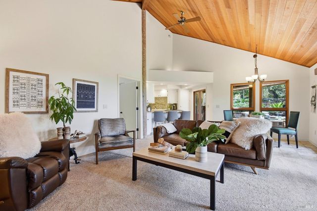 4730 Woodcliff Ct, Santa Rosa, CA 95405