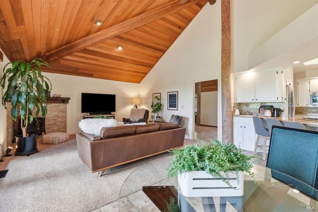 4730 Woodcliff Ct, Santa Rosa, CA 95405