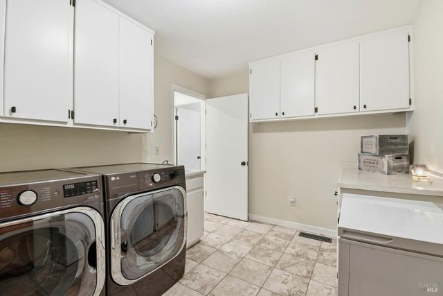 4730 Woodcliff Ct, Santa Rosa, CA 95405