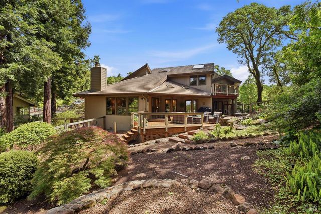 4730 Woodcliff Ct, Santa Rosa, CA 95405