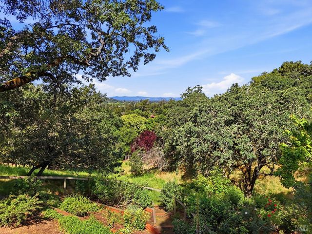 4730 Woodcliff Ct, Santa Rosa, CA 95405