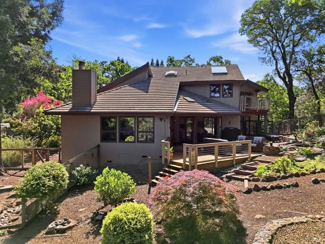 4730 Woodcliff Ct, Santa Rosa, CA 95405