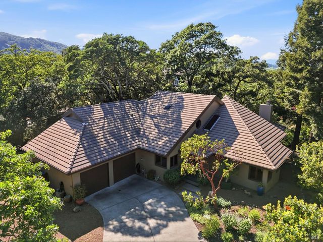 4730 Woodcliff Ct, Santa Rosa, CA 95405