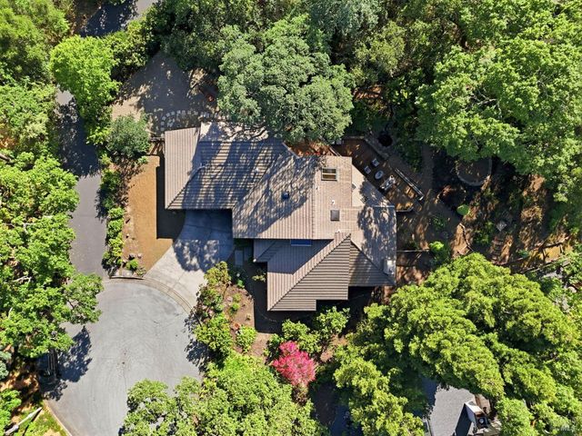 4730 Woodcliff Ct, Santa Rosa, CA 95405