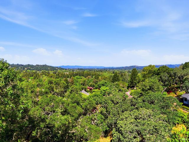 4730 Woodcliff Ct, Santa Rosa, CA 95405