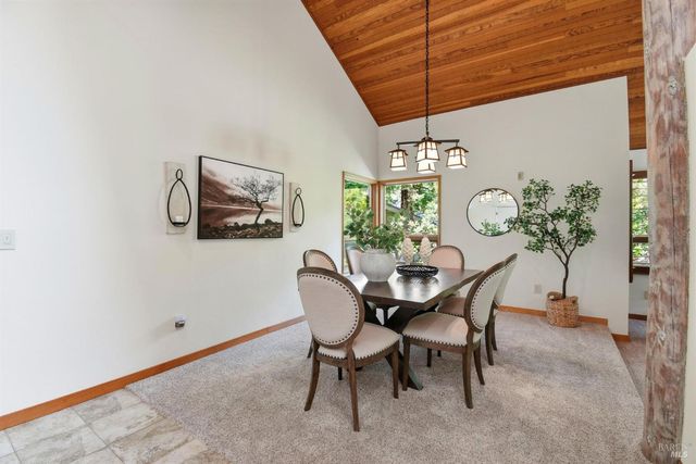 4730 Woodcliff Ct, Santa Rosa, CA 95405