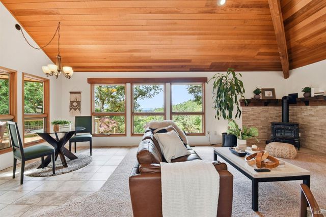 4730 Woodcliff Ct, Santa Rosa, CA 95405