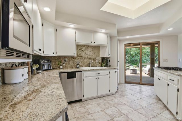 4730 Woodcliff Ct, Santa Rosa, CA 95405