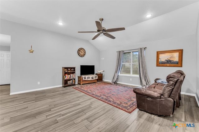 7 Market Loop, Morgans Point Resort, TX 76513