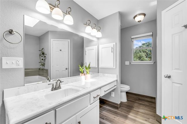7 Market Loop, Morgans Point Resort, TX 76513