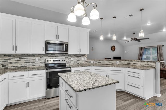 7 Market Loop, Morgans Point Resort, TX 76513