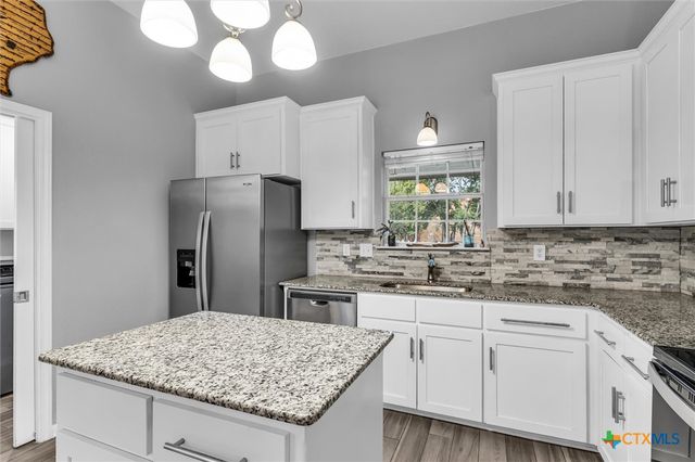 7 Market Loop, Morgans Point Resort, TX 76513