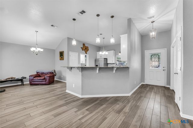 7 Market Loop, Morgans Point Resort, TX 76513