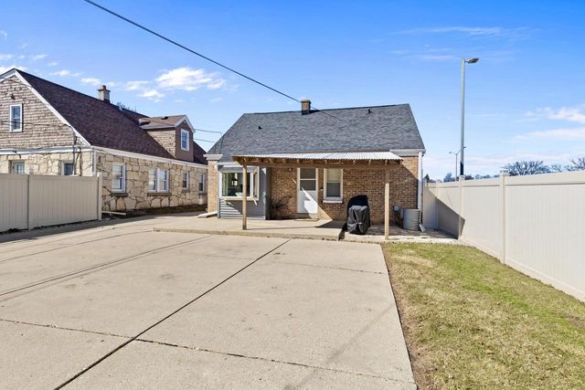 3130 S 60th STREET, Milwaukee, WI 53219