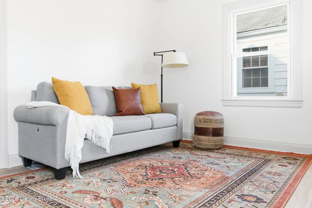 1218 Homeview Dr, Louisville, KY 40215