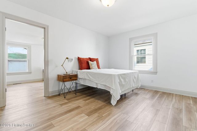 1218 Homeview Dr, Louisville, KY 40215