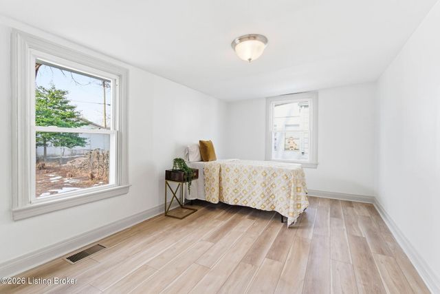 1218 Homeview Dr, Louisville, KY 40215