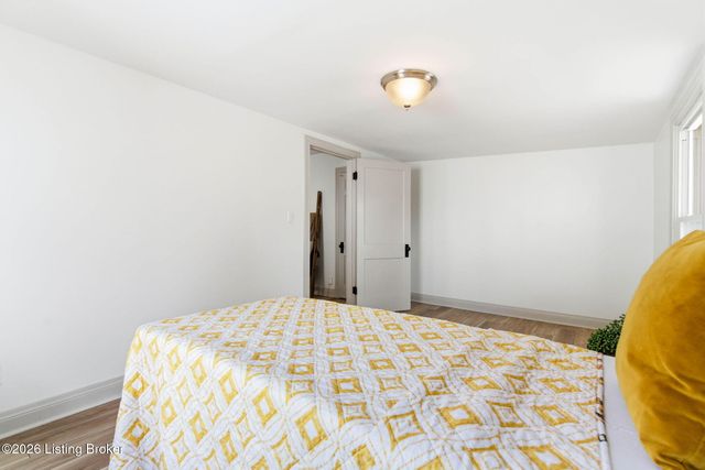 1218 Homeview Dr, Louisville, KY 40215