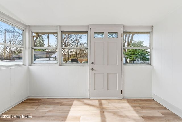 1218 Homeview Dr, Louisville, KY 40215