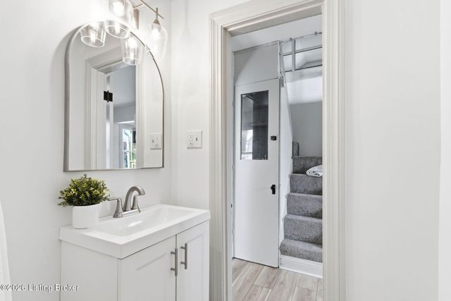 1218 Homeview Dr, Louisville, KY 40215