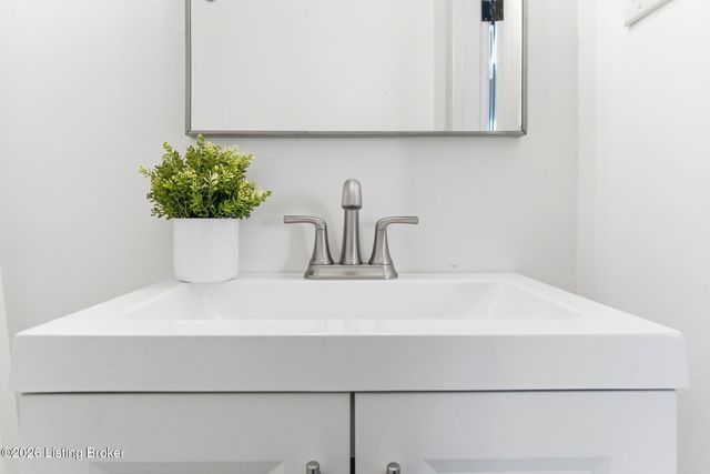 1218 Homeview Dr, Louisville, KY 40215