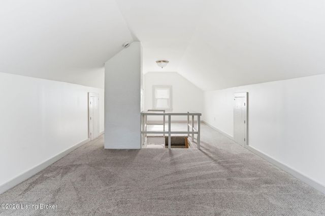 1218 Homeview Dr, Louisville, KY 40215