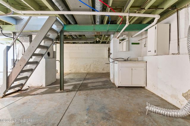 1218 Homeview Dr, Louisville, KY 40215